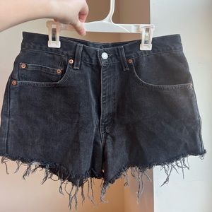 Levi’s 550 cutoff black denim shorts
